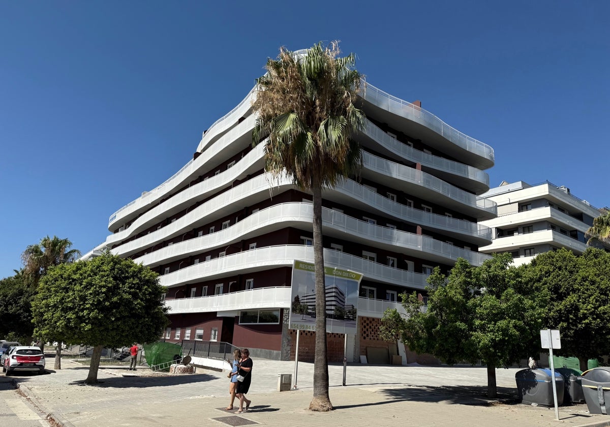 Las 73 viviendas de promoción pública de Nueva Andalucía ya están finalizadas a la espera de formalizar las escrituras de los propietarios.
