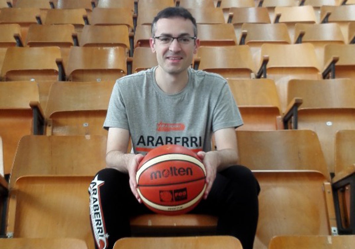 Alonso, durante su etapa en el Araberri.