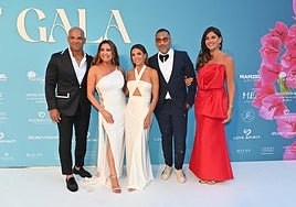 Las anfitrionas de la noche, Eva Longoria y María Bravo, junto a Zazou, CEO del grupo Casanis; el actor Amaury Nolasco; y la modelo y presentadora Lorena Bernal.