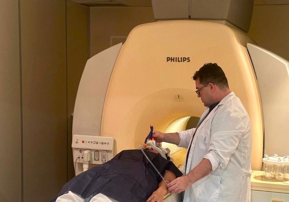 El olfatómetro está conectado a una máquina de resonancia magnética funcional.