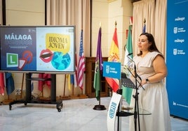 La concejala delegada de Juventud, Mercedes Martín, en la presentación de las ayudas.