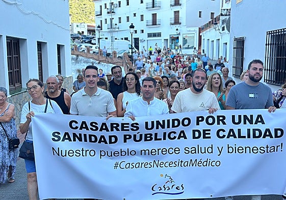 Manifestación en Casares por mejoras en el servicio sanitario del municipio.