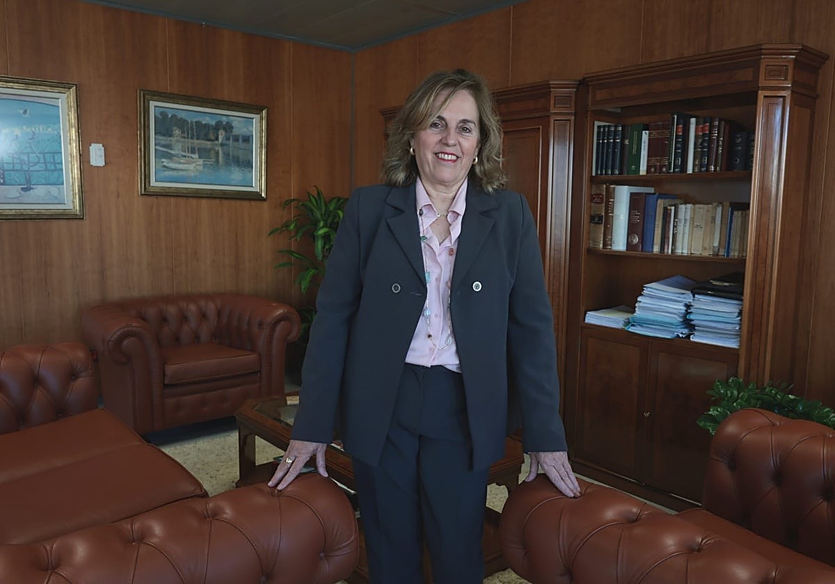 La presidenta de la Audiencia Provincial de Málaga, Lourdes García, en su despacho.