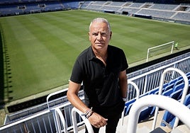 Sergio Pellicer posa par SUR en La Rosaleda.