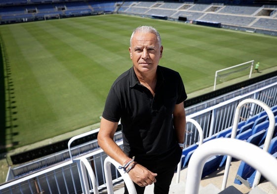 Sergio Pellicer posa par SUR en La Rosaleda.