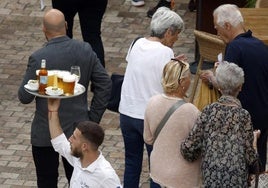 El sector servicios es el único que mejora en cifra de ocupados en la provincia.