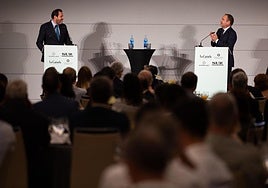 El ministro de Transportes, Óscar Puente, y el director de SUR, Manolo Castillo.