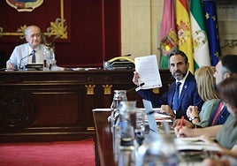 Paco de la Torre y Dani Pérez, en un momento de tensión durante el debate por la renuncia al Mundial 2030.