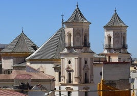 El perfil de la iglesia de San Felipe Neri desde la calle Alta