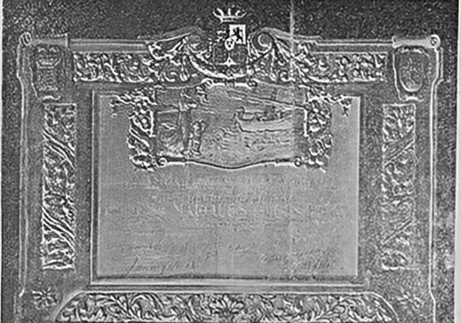 Placa que se le entregó al marqués.