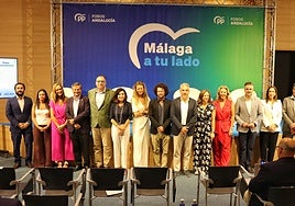 Navarro y Bendodo junto a tres consejeros andaluces y participantes de la sociedad civil en el foro económico organizado por el PP.