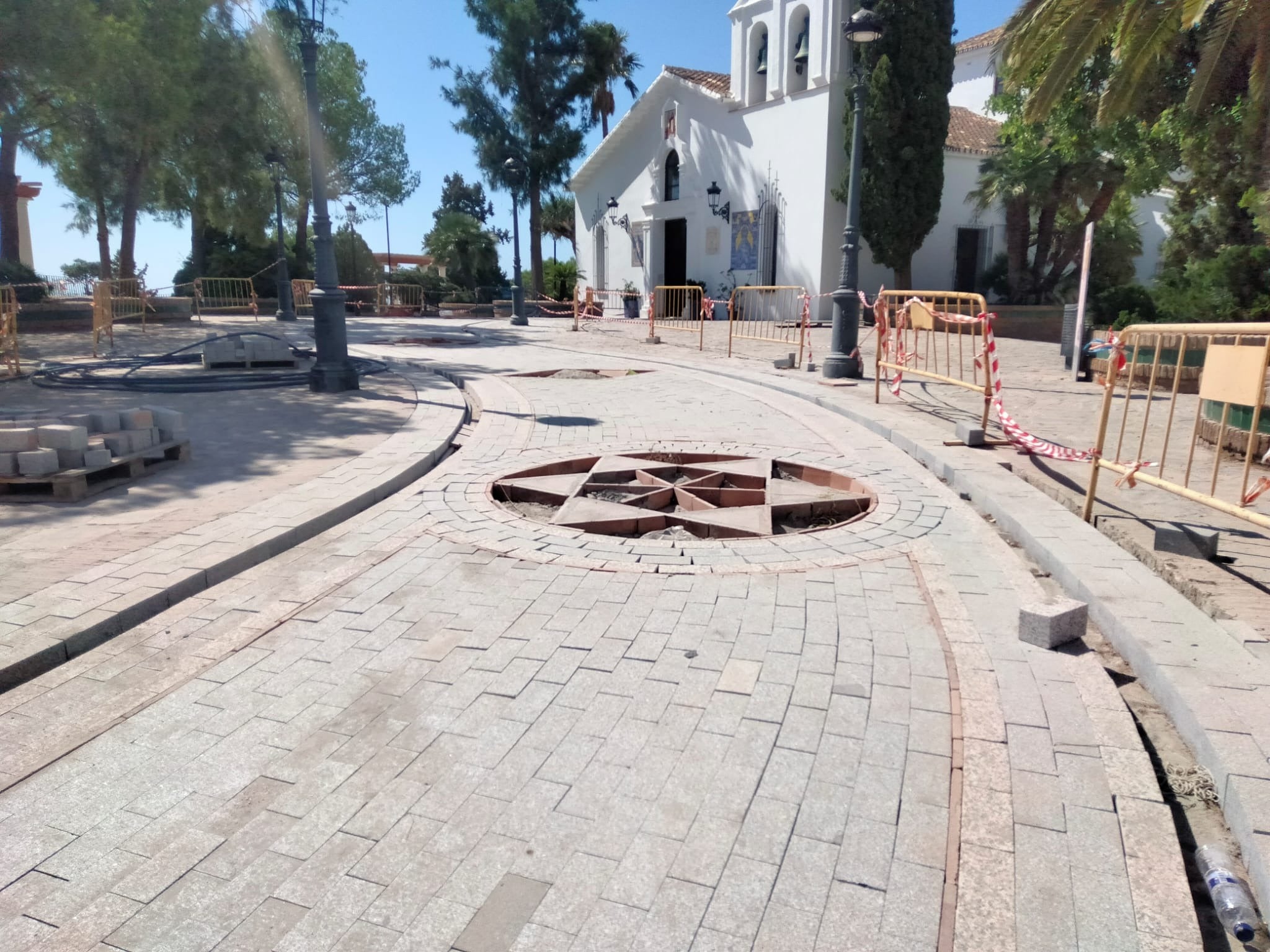 Vista de parte de los trabajos que se están desarrollando en el entorno de la iglesia de Santo Domingo.