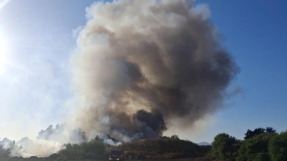 Evolución favorable del incendio en el polígono industrial Guadalhorce, según los bomberos