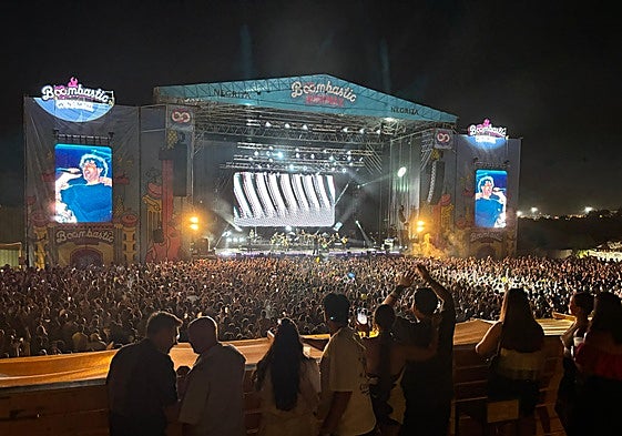 Melendi, durante su concierto en el Boombastic Málaga.