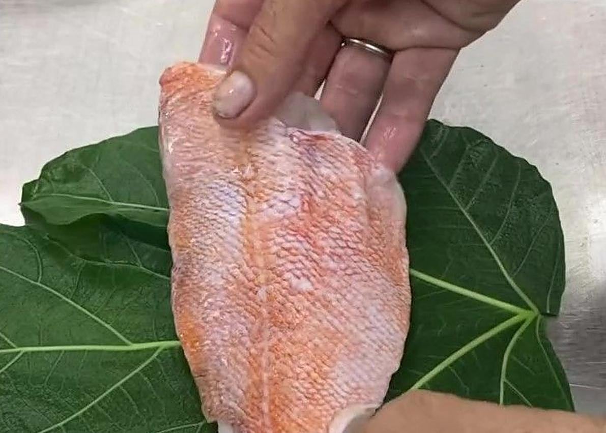 Imagen secundaria 1 - El chef de la castaña saca partido también a las hojas y a las flores en la provincia de Málaga