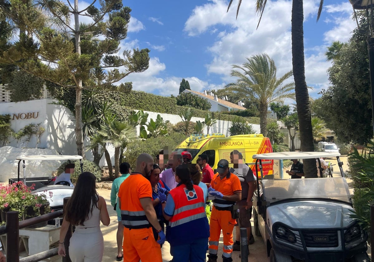 La ambulancia de Socorrismo y Salvamento se ha acercado hasta el lugar.