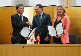 Un momento de la firma.