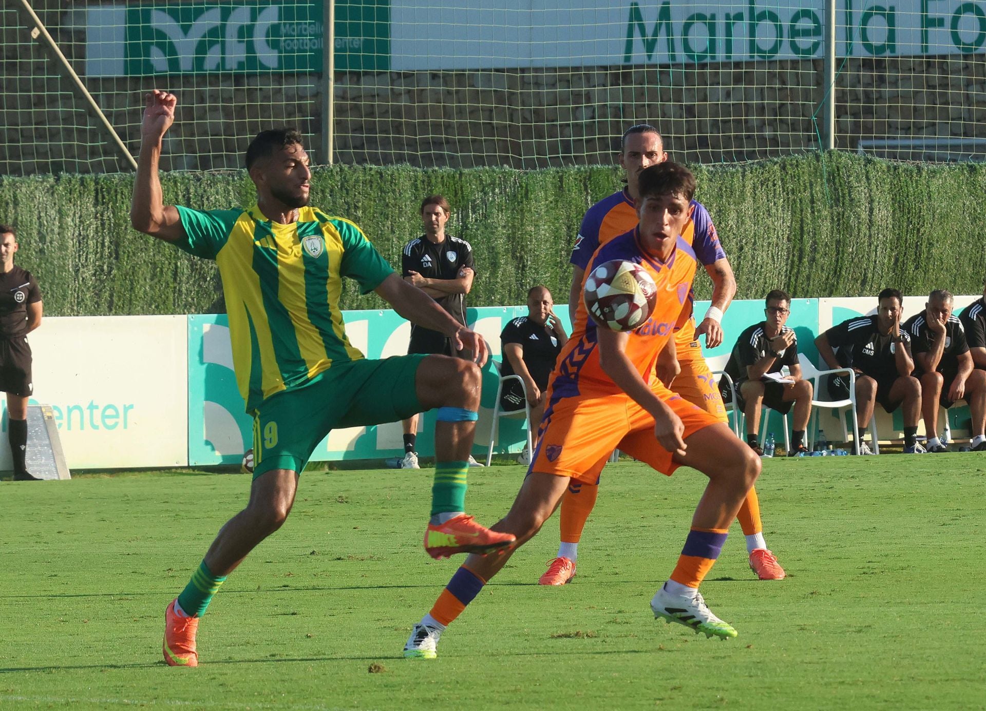 El partido entre Málaga y el Al-Wakrah en Marbella, en imágenes