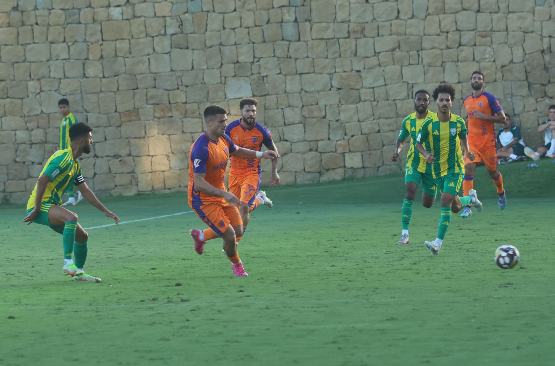 El partido entre Málaga y el Al-Wakrah en Marbella, en imágenes