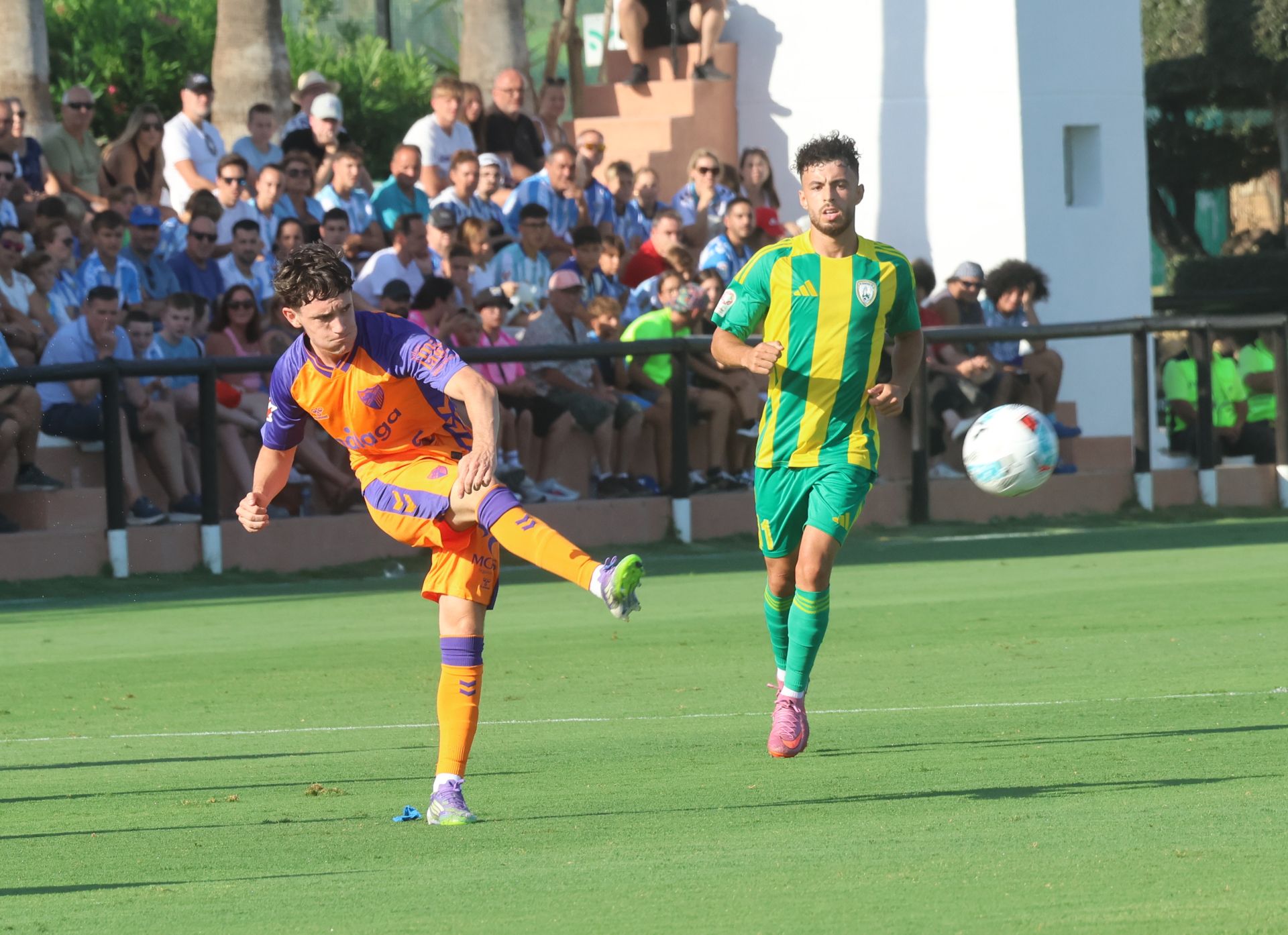 El partido entre Málaga y el Al-Wakrah en Marbella, en imágenes