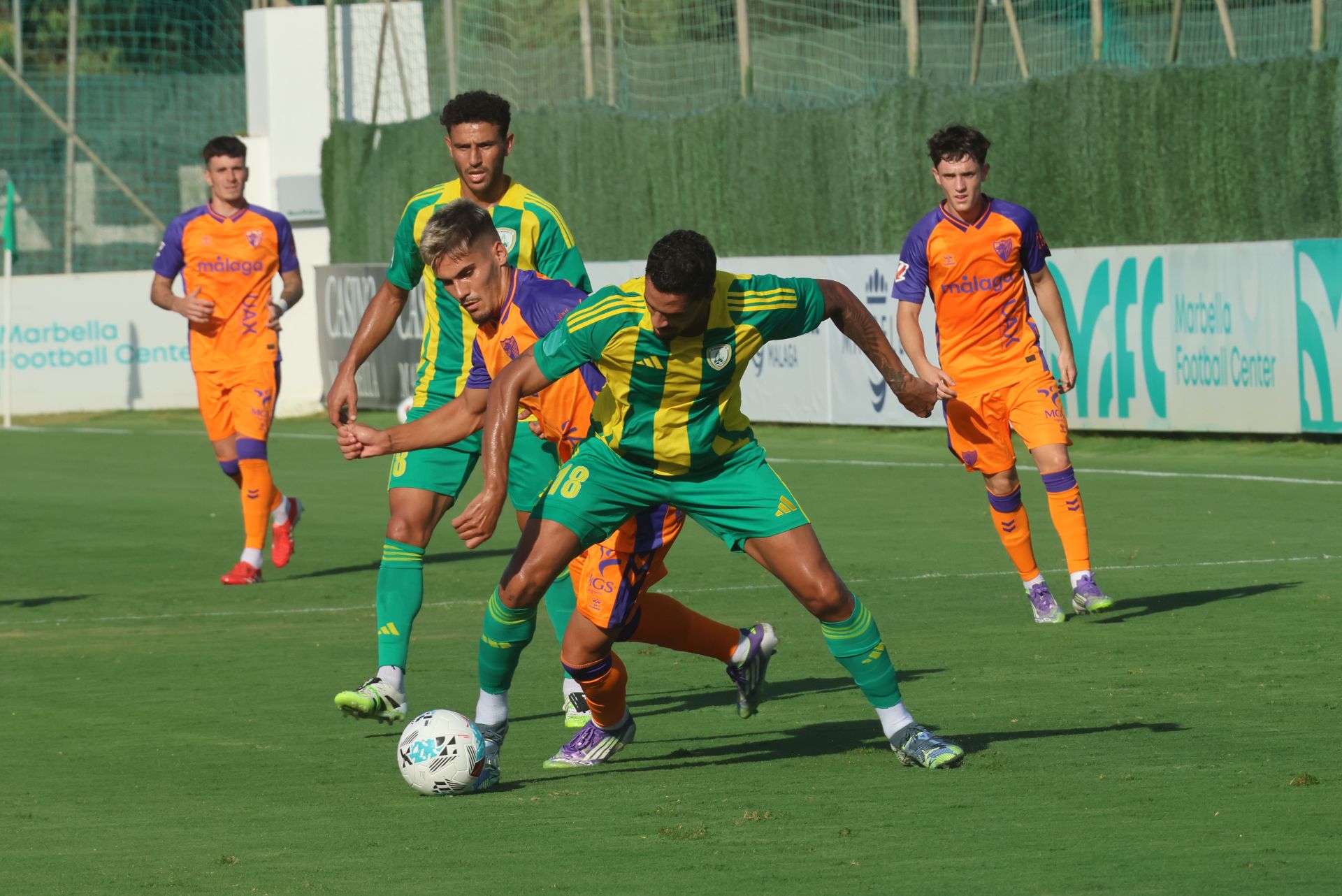 El partido entre Málaga y el Al-Wakrah en Marbella, en imágenes