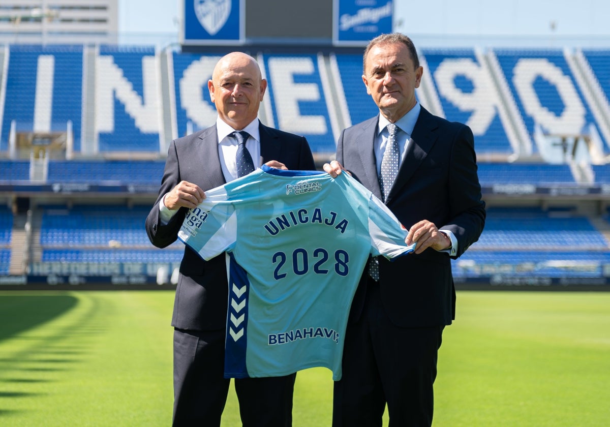 Fernando Ríos y José María Muñoz, en el estadio de La Rosaleda.