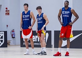 Folgueiras, Mario Saint-Supéry y Yankuba Sima, en el entrenamiento de hoy.