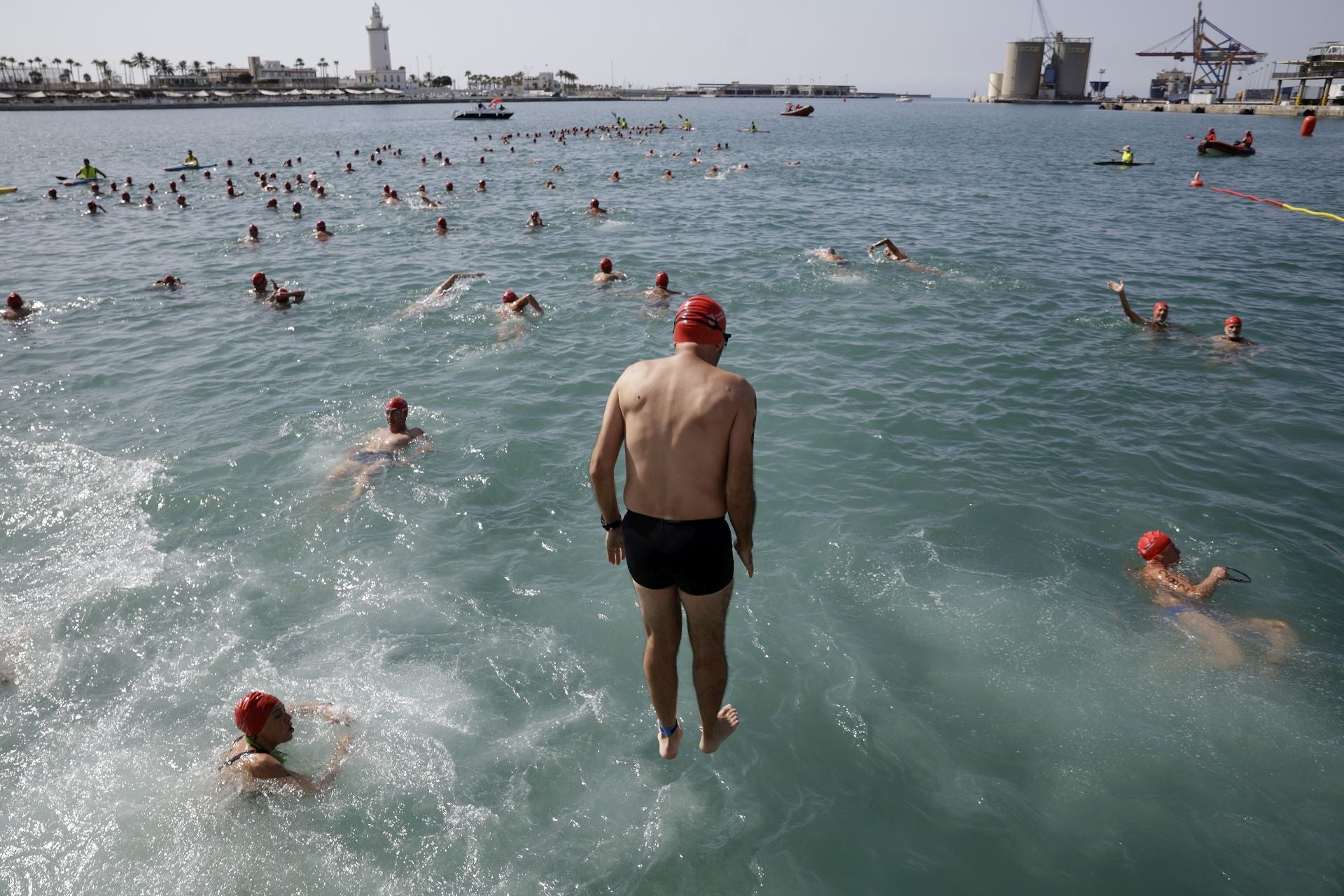 Travesía a nado del puerto, edición 65: más que un deporte, un estilo de vida