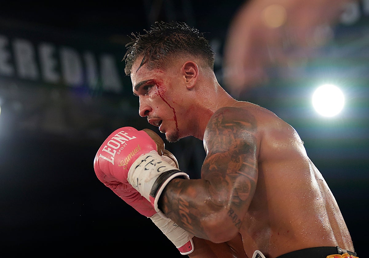 Samuel 'La Esencia' Molina, con una brecha, en el combate nulo de la madrugada del domingo ante Anass Messaoudi.