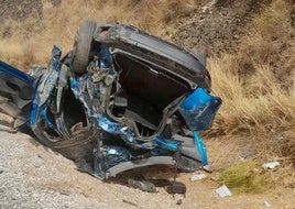 Imagen de uno de los coches siniestrados este lunes en Vélez-Málaga.