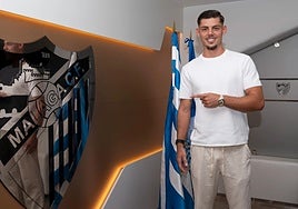 Montero, en las oficinas del Málaga tras la firma de su nuevo contrato.