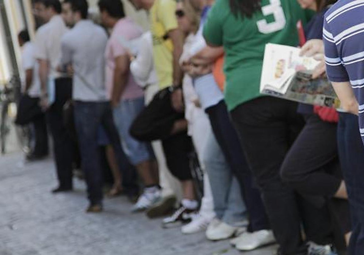 Cola de paro en la época de la Gran Crisis.