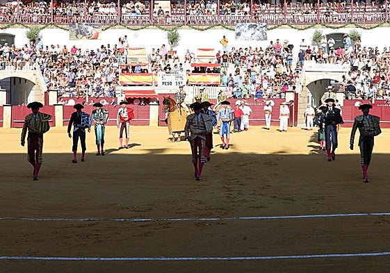 Paseíllo en un festejo de la feria taurina de la capital del pasado año.