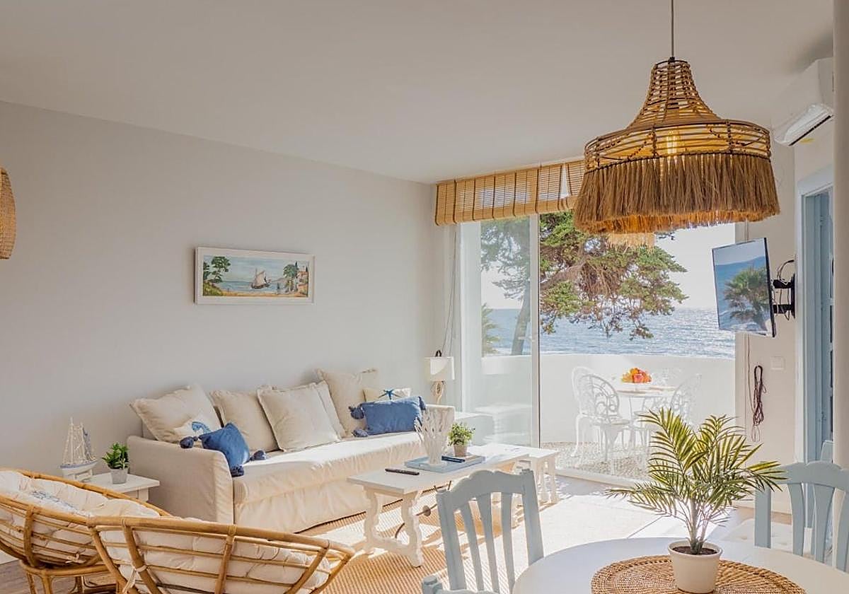 Salón de una vivienda turística de la Costa del Sol.