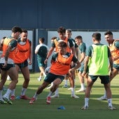 Los jugadores del Málaga, en un reciente entrenamiento en la Academia.