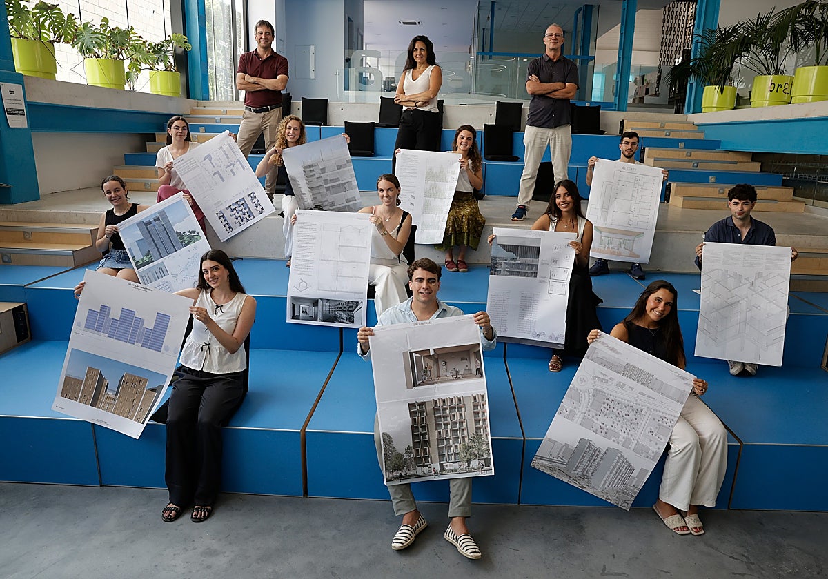 Profesores y alumnos de último curso de la Escuela de Arquitectura.