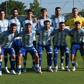 El once del Málaga ante el Almería, con Dotor, Galilea, Izan Merino, Niño, Álex Pastor, Alfonso Herrero y, abajo, Dani Lorenzo, Larrubia, Puga, Joaquín y Dani Sánchez.