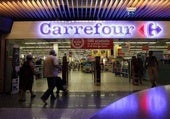 Un trabajador de Carrefour invita a dulces por su cumpleaños y acaba despedido: deben readmitirle o pagarle 105.000 euros
