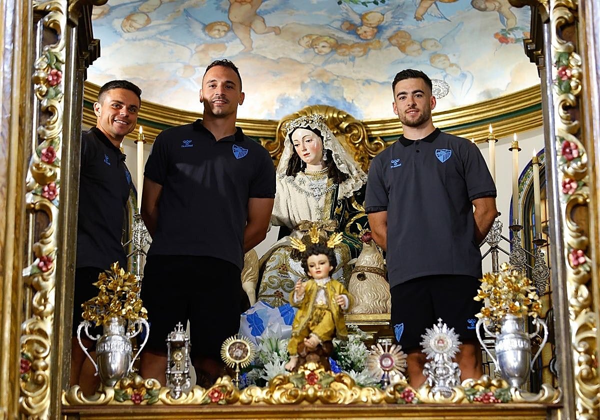 Sangalli, Alfonso y Ramón, en la ofrenda de la campaña anterior.