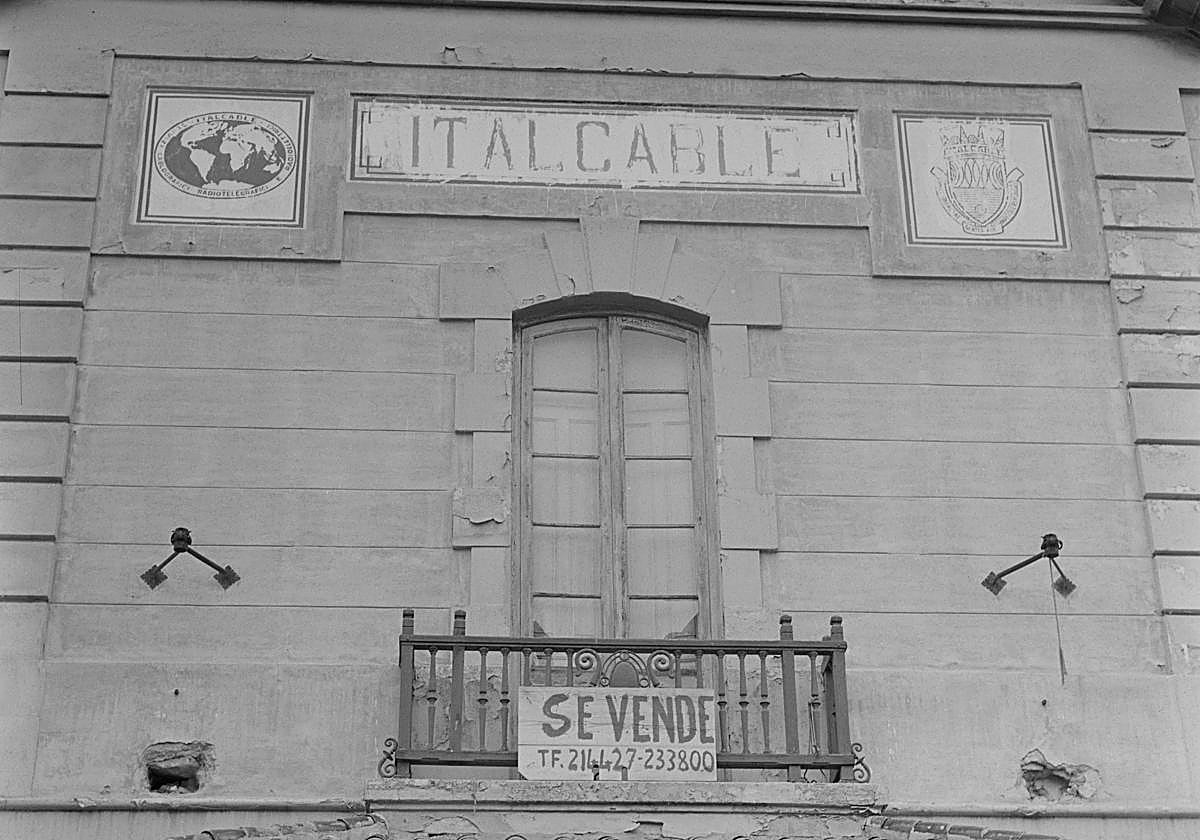 Fachada del edificio de Italcable en 1974.