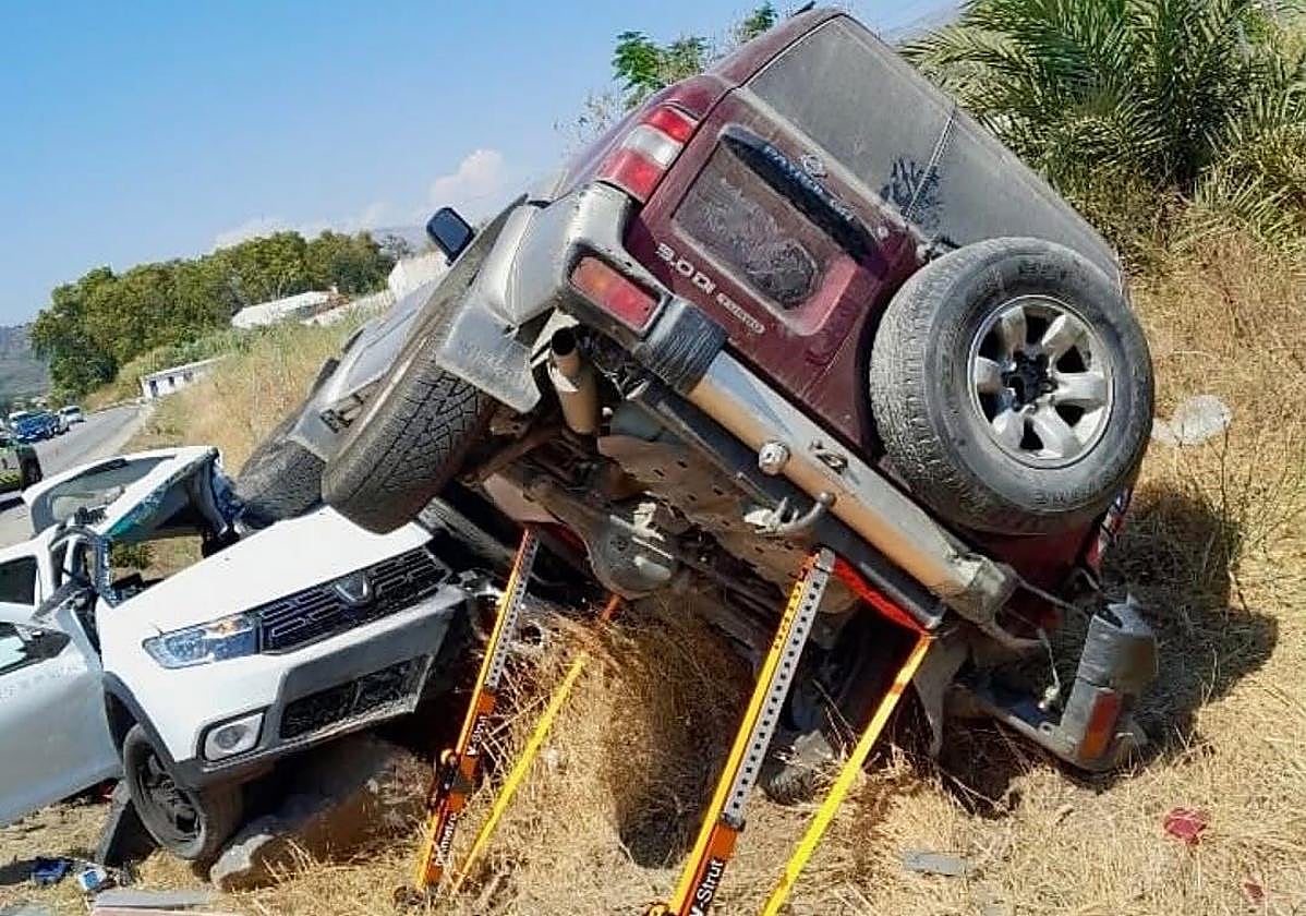 Imagen de los dos coches siniestrados este miércoles en Vélez-Málaga.