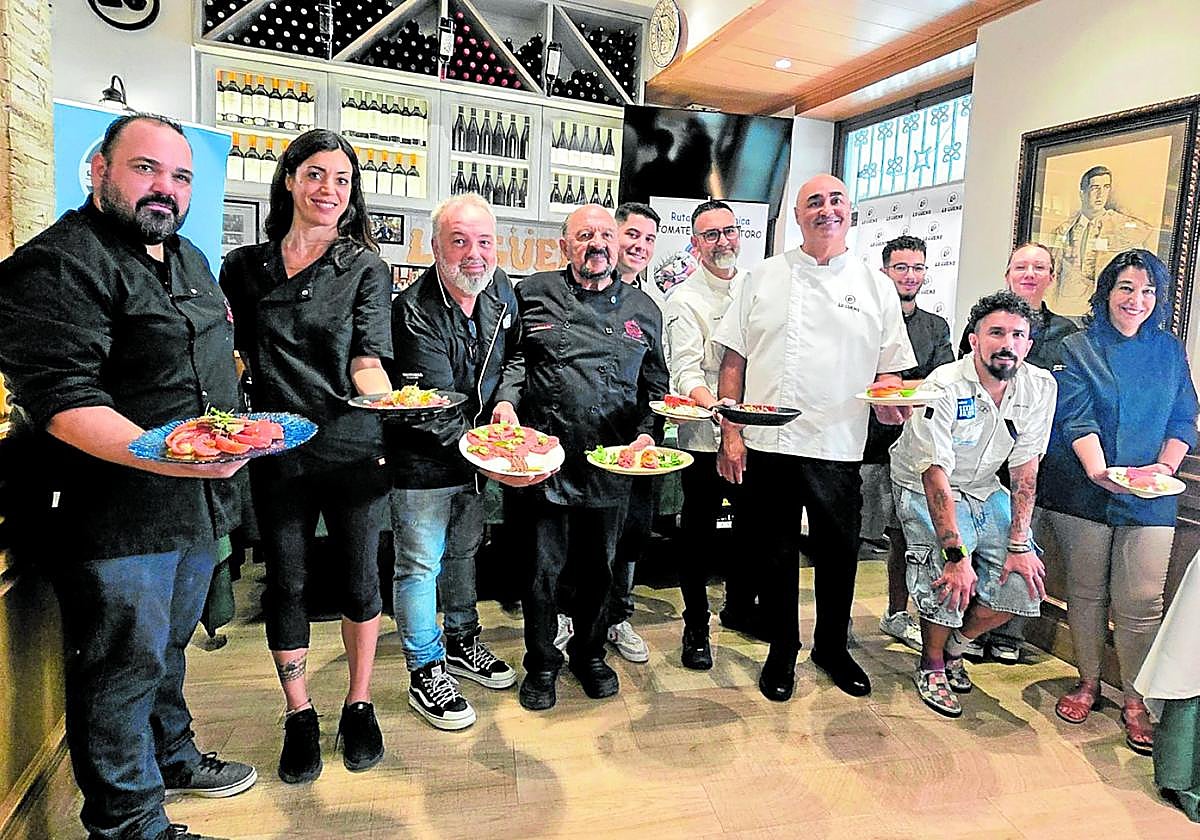 Chefs y restauradores malagueños presentan sus creaciones con tomate Huevo de Toro durante la Ruta Gastronómica 2025.