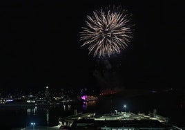 Las mejores imágenes del espectáculo de fuegos artificiales y drones de la Feria de Málaga 2025