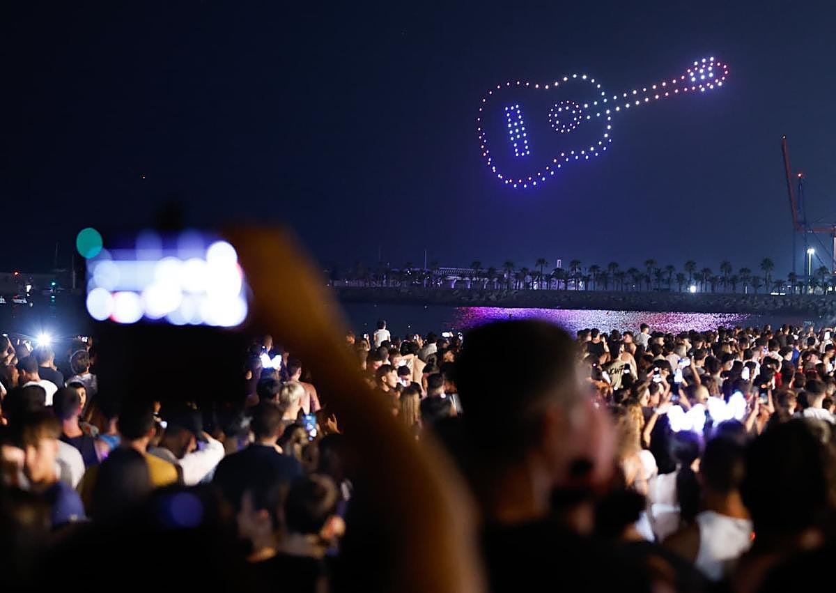 Imagen secundaria 1 - Espectáculo de drones.