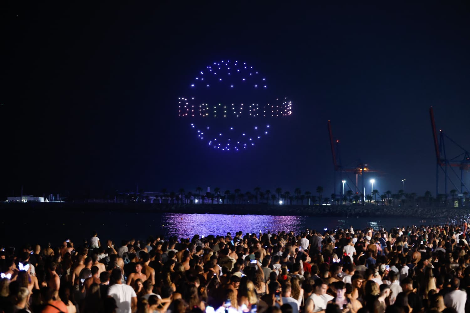 Las mejores imágenes del espectáculo de fuegos artificiales y drones de la Feria de Málaga 2025