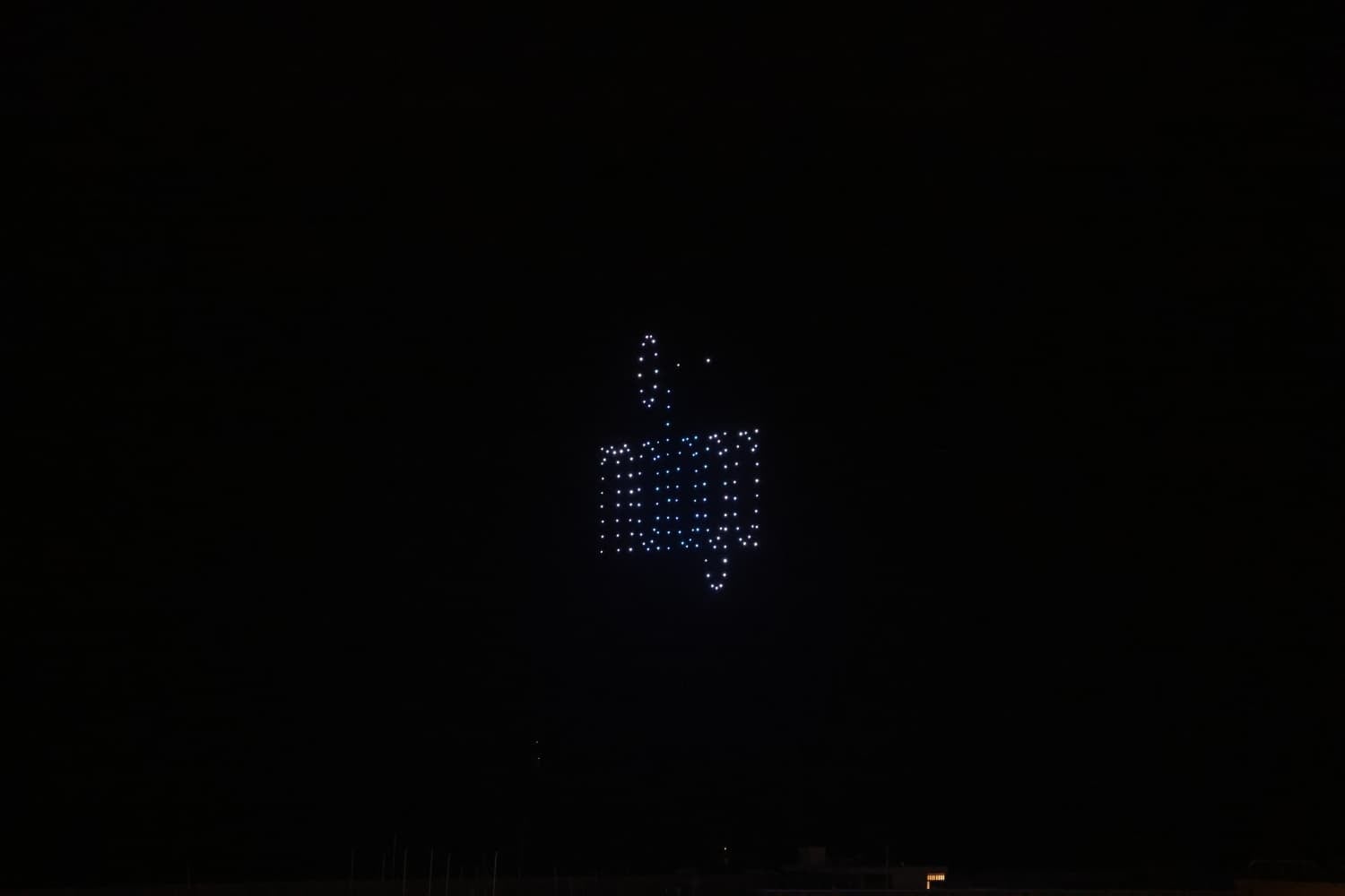 Las mejores imágenes del espectáculo de fuegos artificiales y drones de la Feria de Málaga 2025