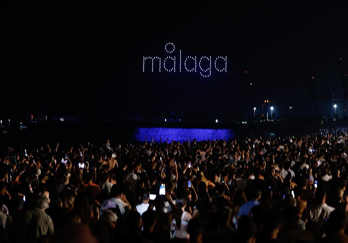 Imagen principal - Espectáculo de drones.