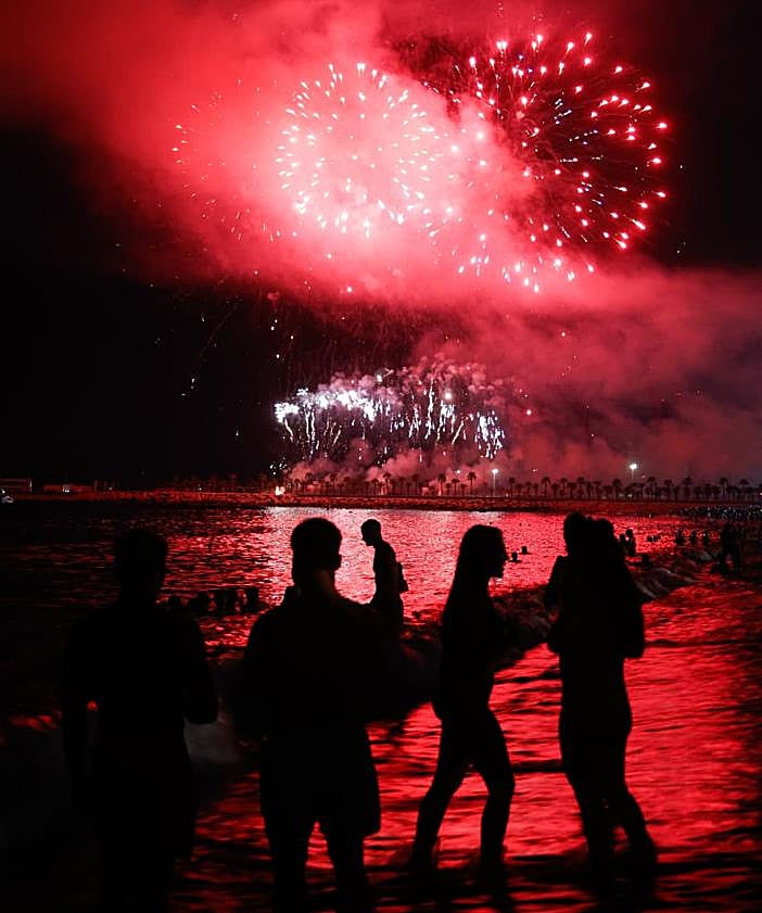 Imagen secundaria 2 - Málaga da la bienvenida a ocho días de feria con una explosión de júbilo