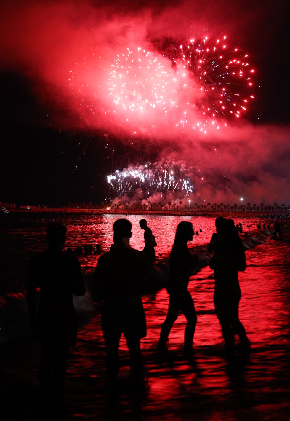 Las mejores imágenes del espectáculo de fuegos artificiales y drones de la Feria de Málaga 2025