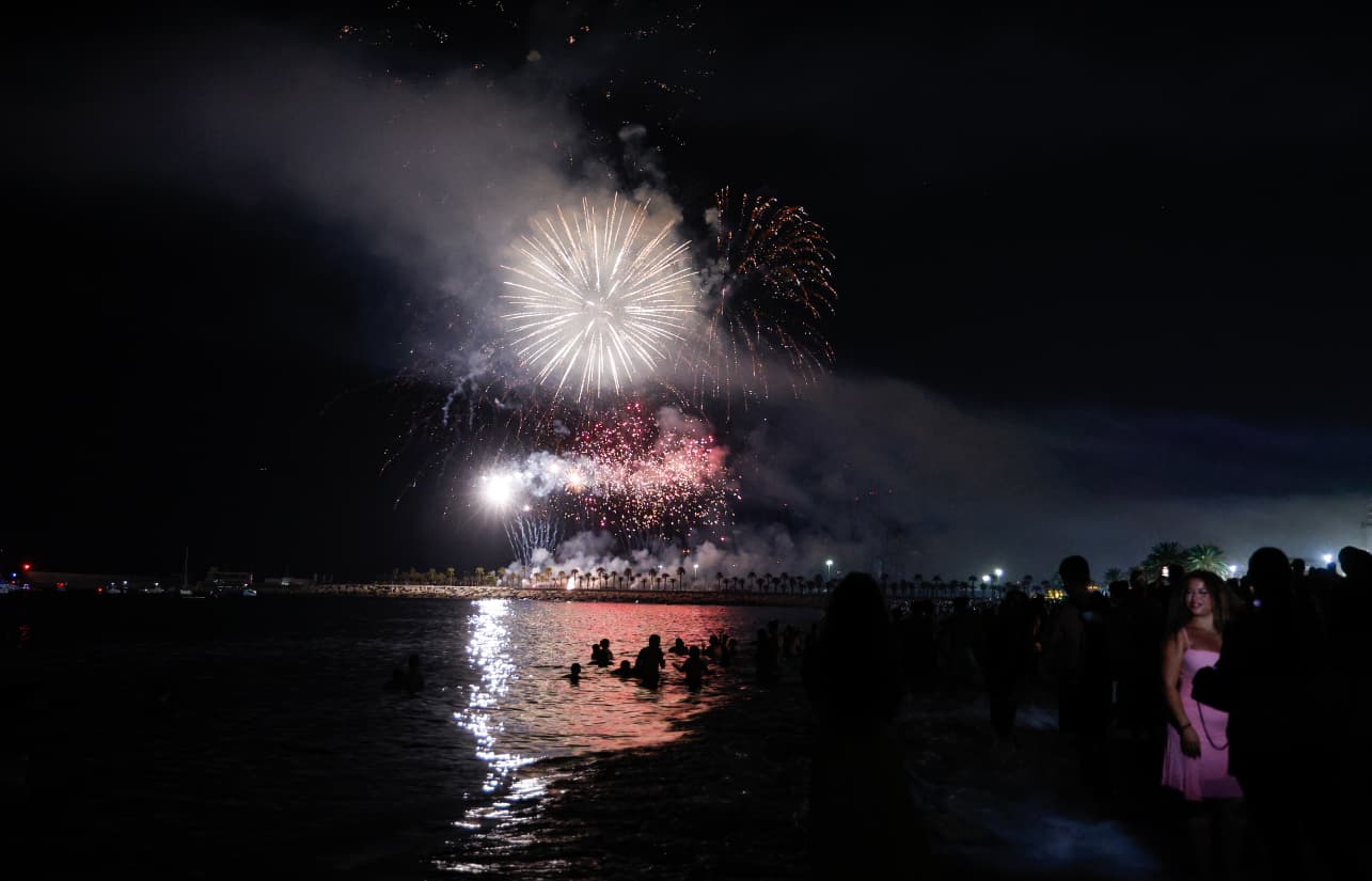 Las mejores imágenes del espectáculo de fuegos artificiales y drones de la Feria de Málaga 2025
